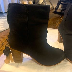 BNWT black boots Oobash size 9